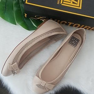 Pour La Victoire Nude Flats Size 9.5
